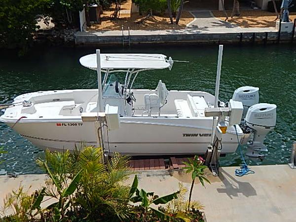 Twin Vee 240 Center Console