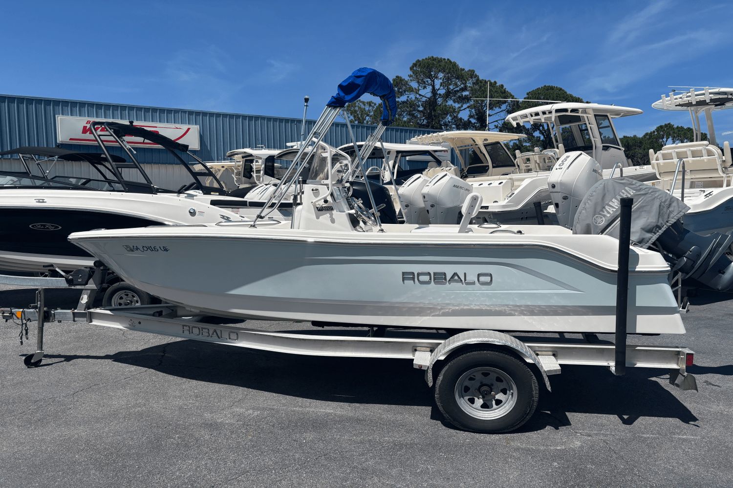 2017 Robalo R160