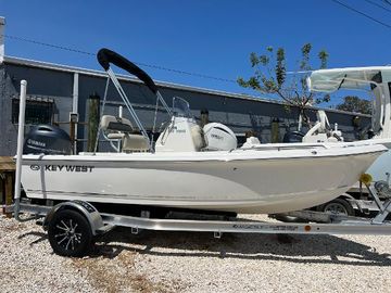 2025 Key West 1720 Center Console