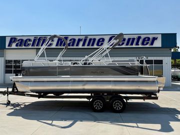 2025 Avalon Venture 85 Quad lounge w/ 150HP Mercury!