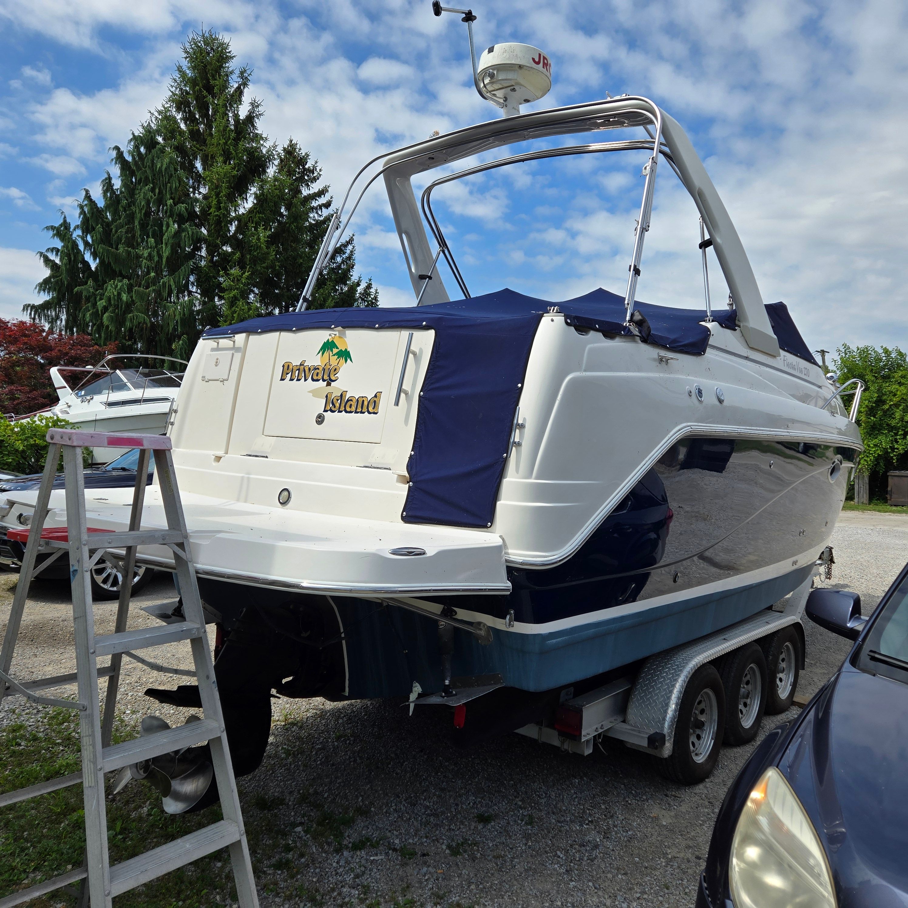 2005 Rinker Fiesta Vee 270