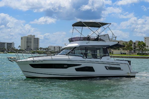 2022 Jeanneau NC Weekender 1095 Fly
