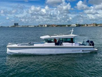 2024 Axopar 37XC CROSS CABIN