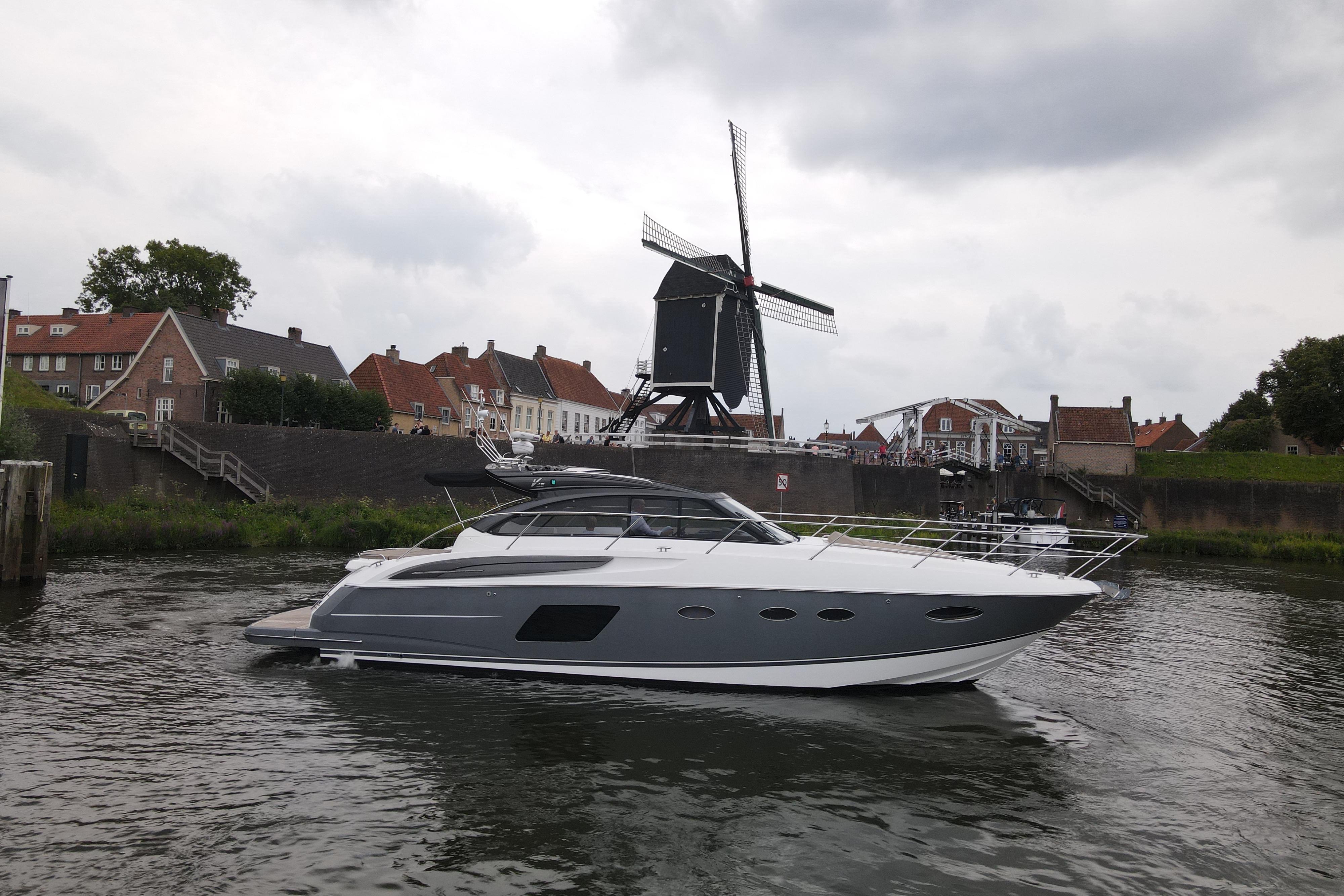 2015 Princess V48