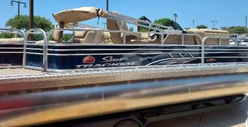 2025 Sun Tracker Fishin' Barge 22 DLX