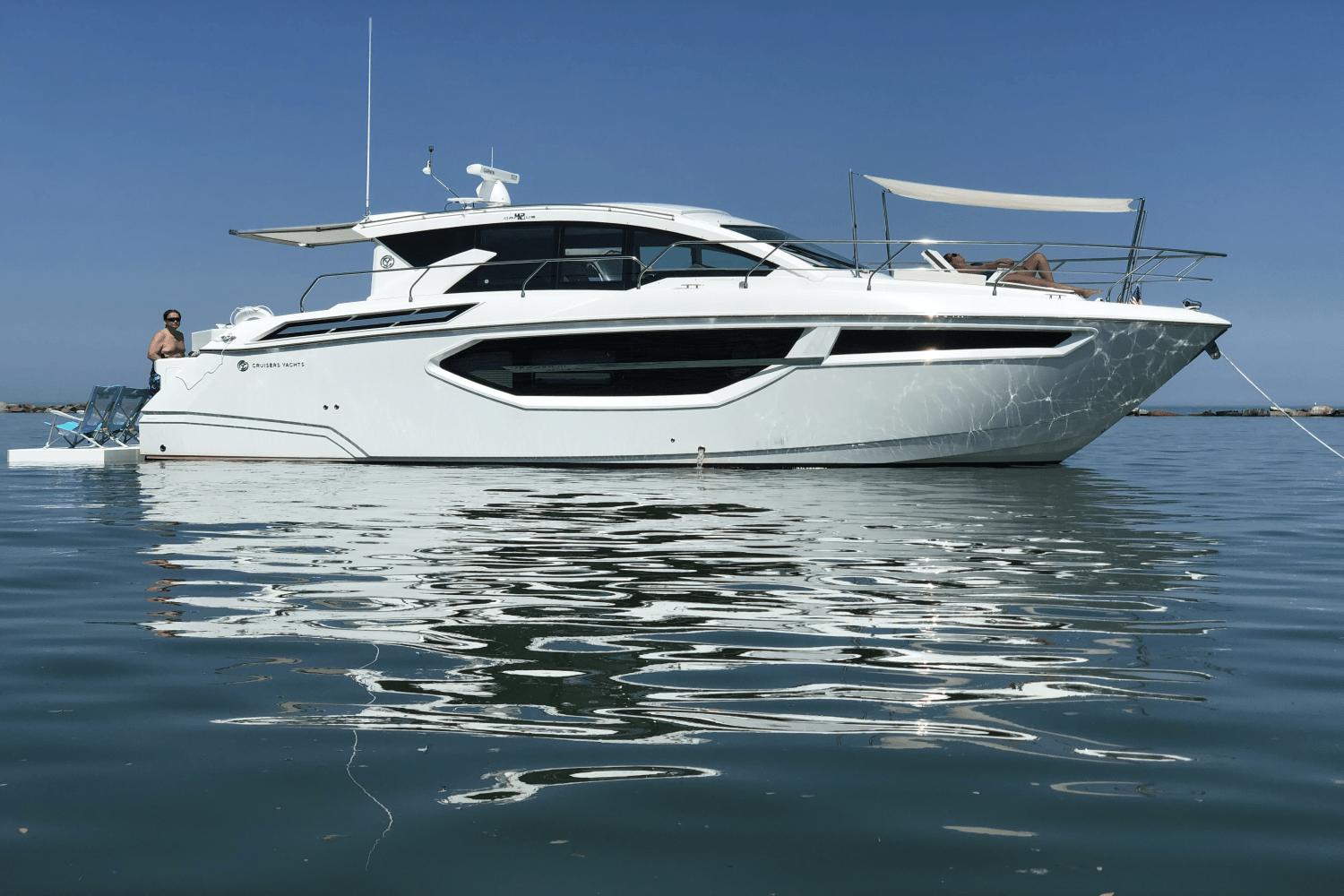 Cruisers Yachts 42 Cantius
