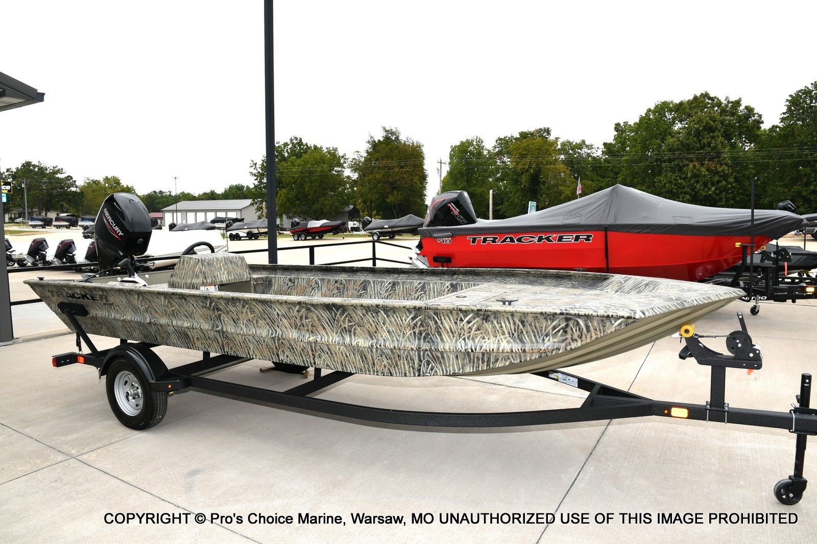 2026 Tracker Grizzly 1860 Utility Jon Side Console