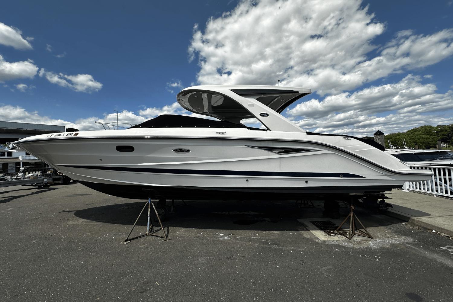2021 Sea Ray 310 SLX