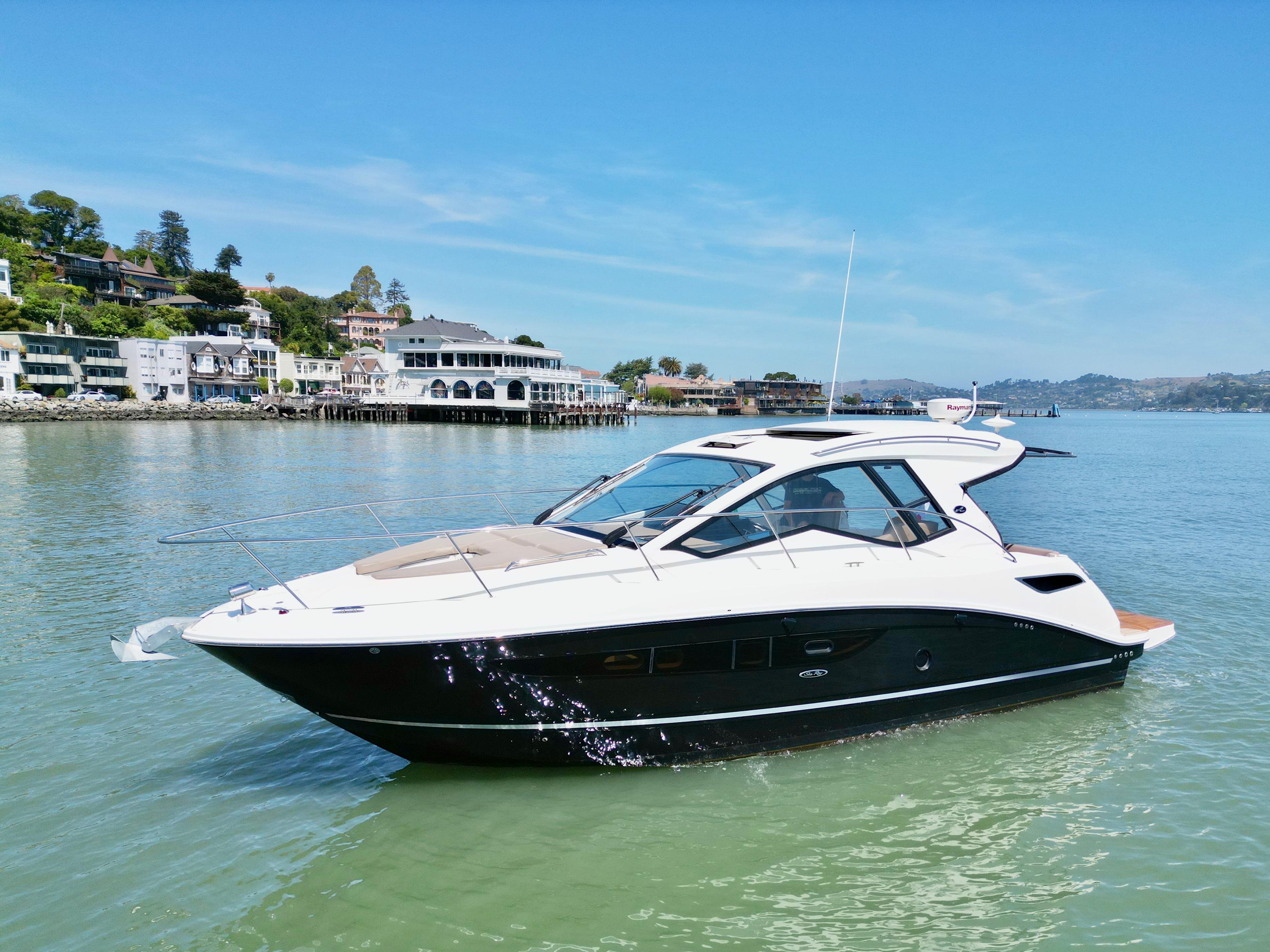 2017 Sea Ray Sundancer 350 Coupe