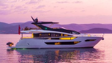 2023 Sunseeker 88 Yacht