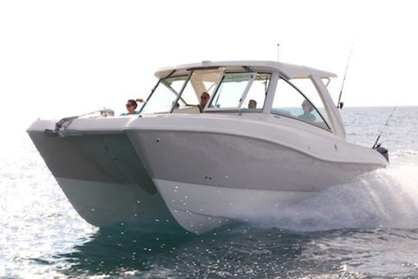 World Cat 320 DC Manufacturer Provided Image