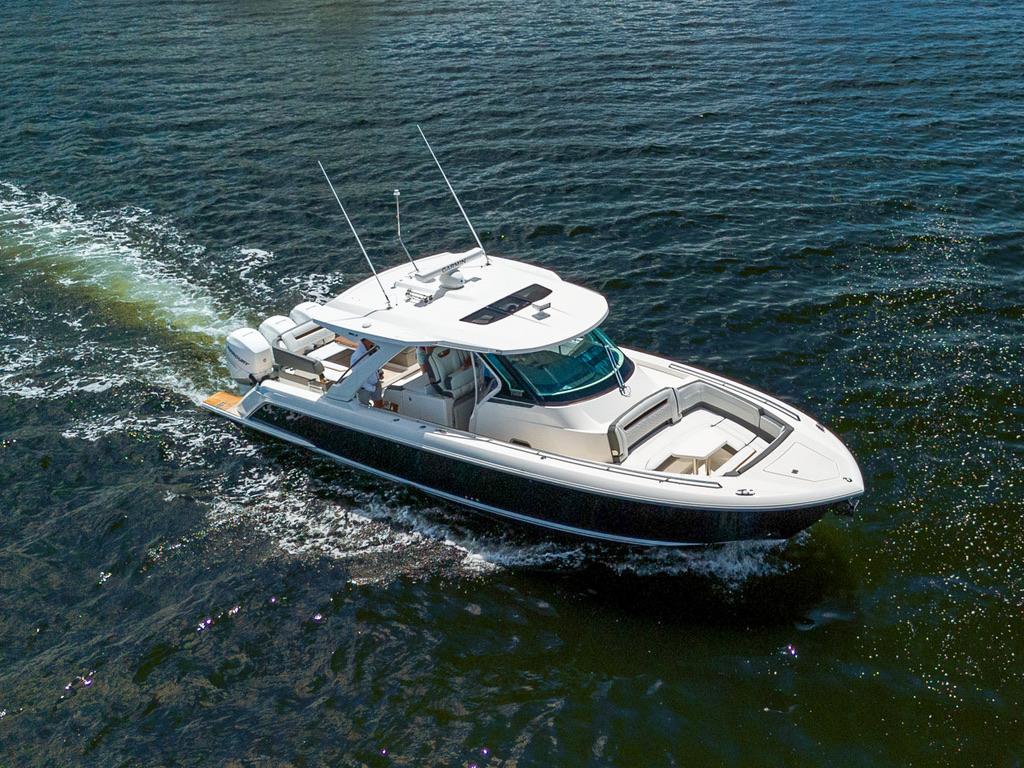 Tiara Yachts 38LS