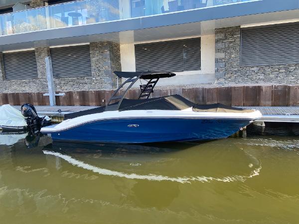 Sea Ray SPX 210