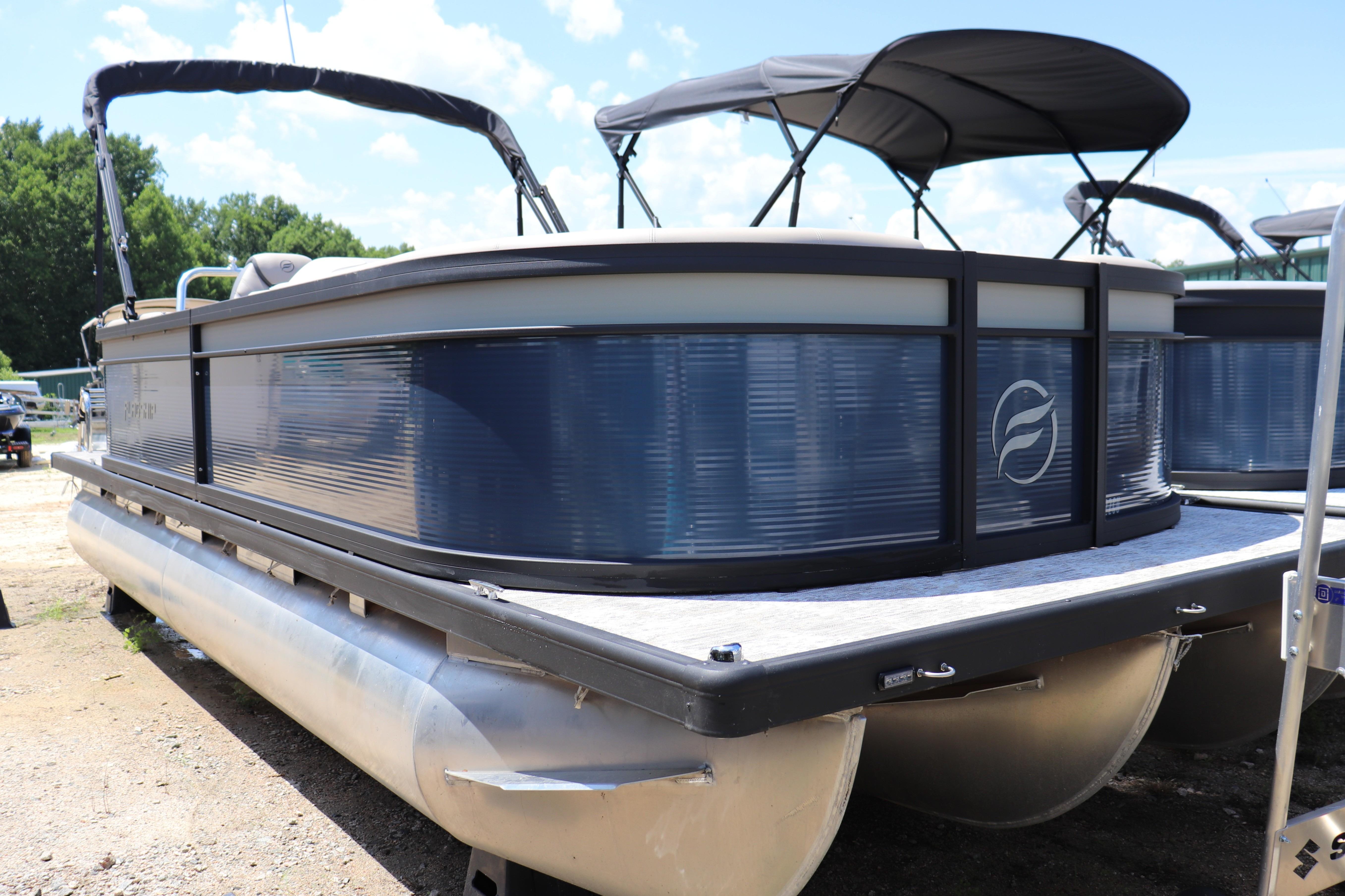 2025 Flagship Freedom 22 CU Tritoon