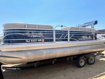 2021 Sun Tracker Party Barge 20 DLX