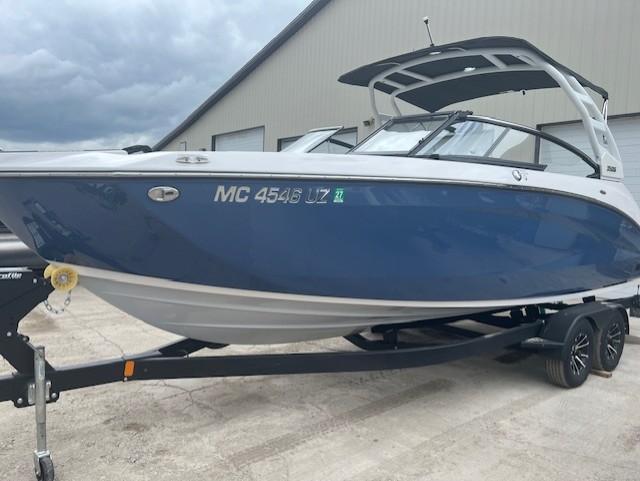 Yamaha Boats 252 S 2024 Yamaha Boats 252 S on trailer, blue and white exterior, parked outdoors.