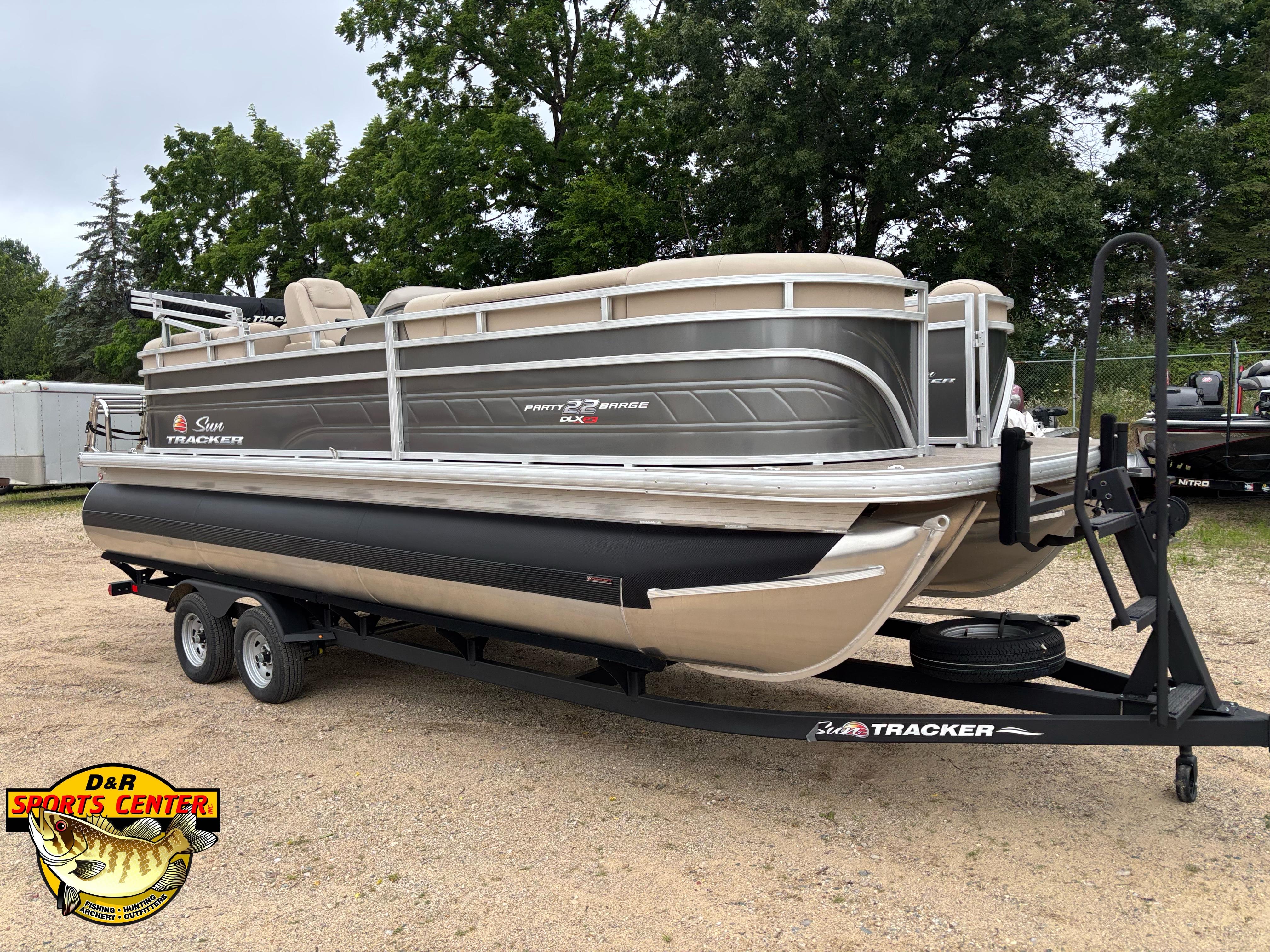 2024 Sun Tracker Party Barge 22 XP3