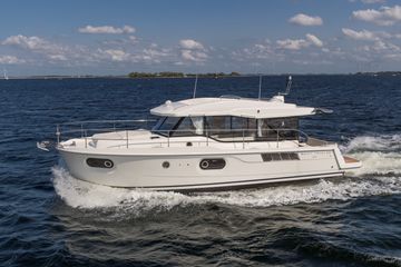 2025 Beneteau Swift Trawler 41 Sedan