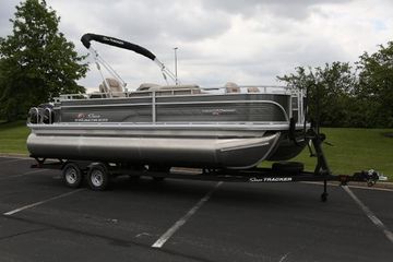 2025 Sun Tracker Fishin' Barge 22 XP3