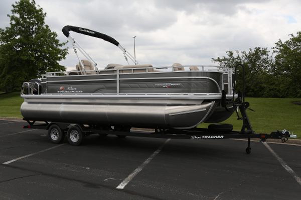 2025 Sun Tracker Fishin' Barge 22 XP3