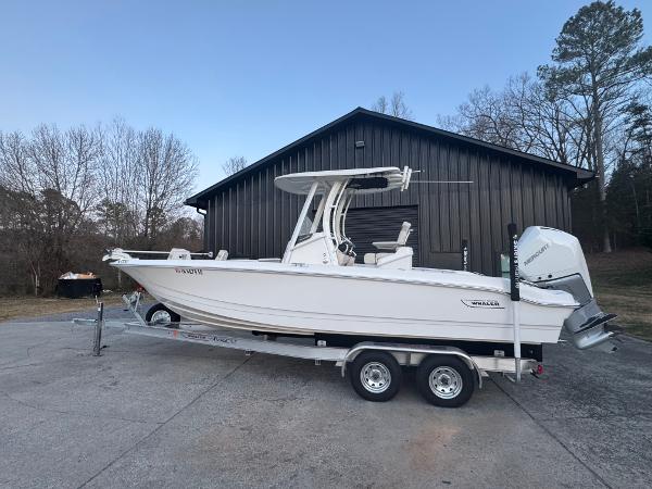 2023 Boston Whaler 250 Dauntless