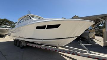 2025 Pursuit DC 365 Dual Console