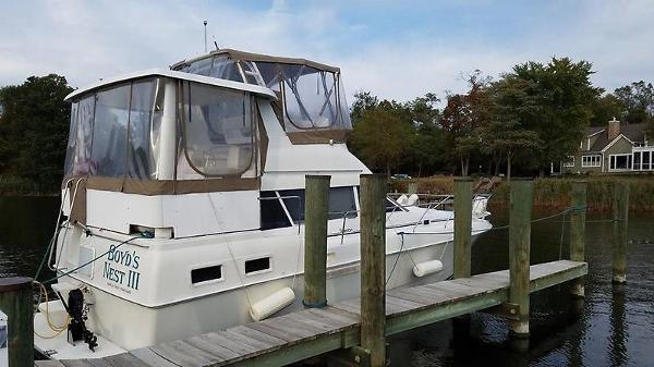 Silverton 34 Motor Yacht 1995 Silverton 34 Aft Cabin Motor Yacht docked at a marina.