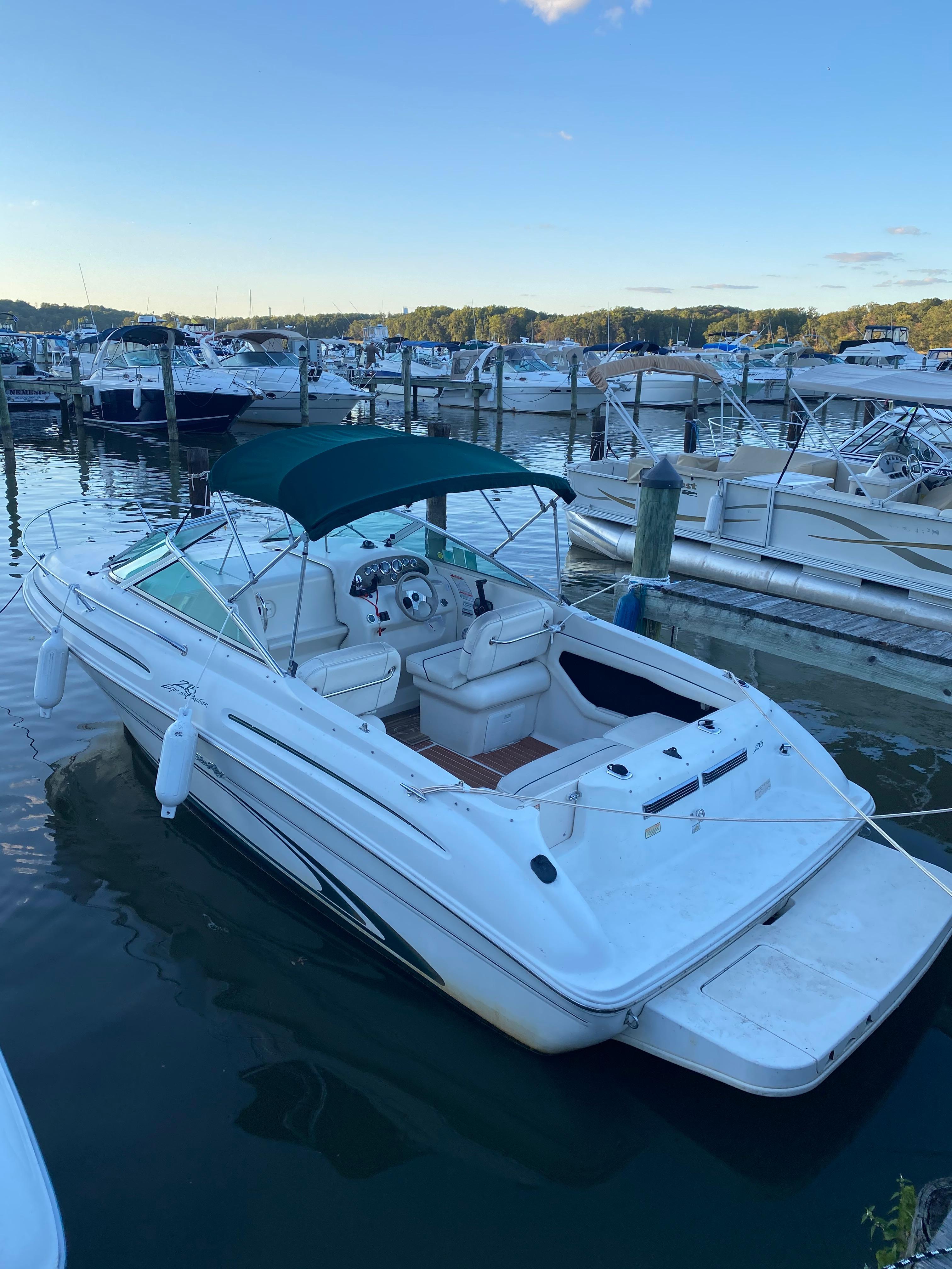 2000 Sea Ray 215 Express Cruiser