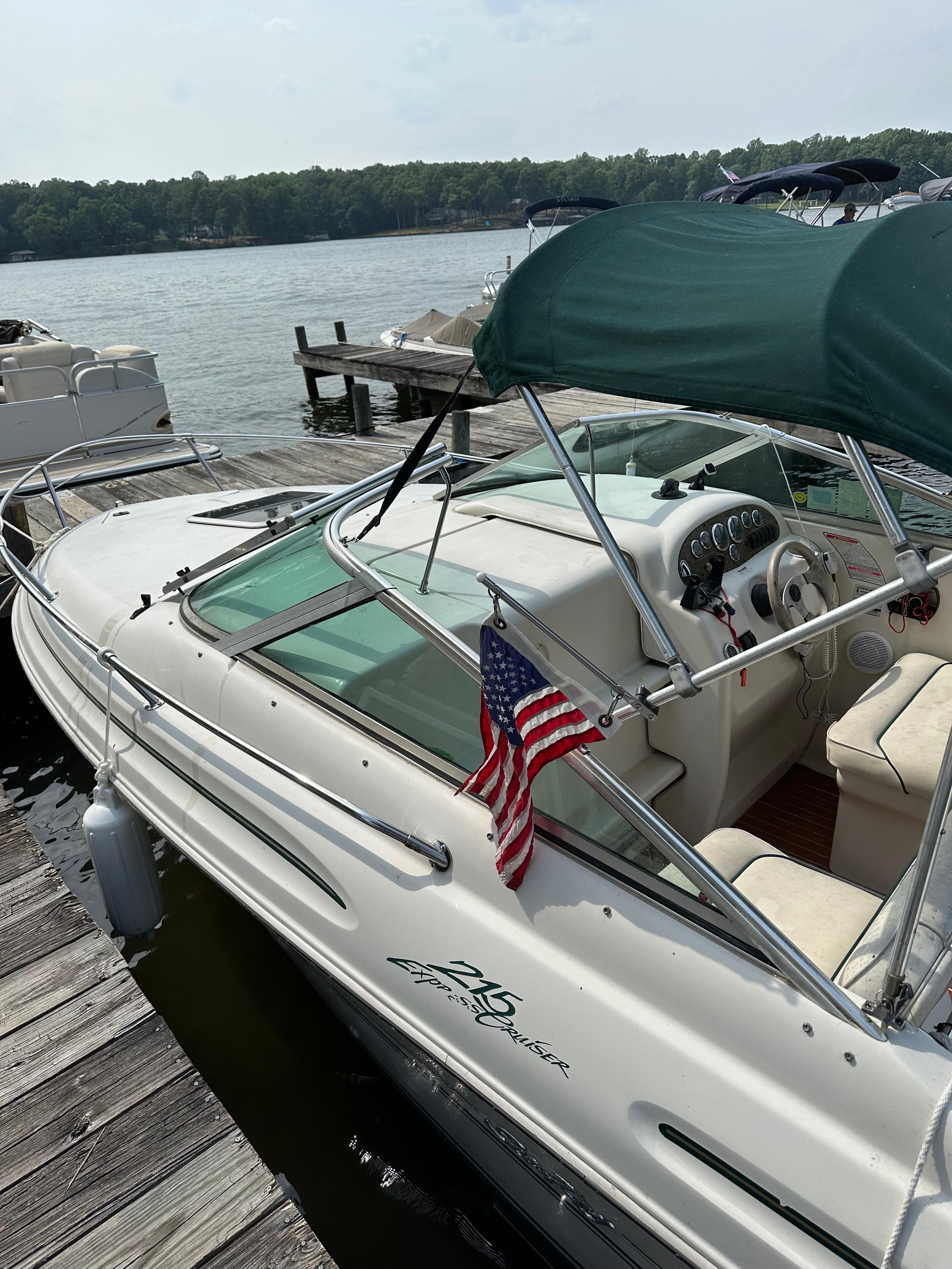 2000 Sea Ray 215 Express Cruiser