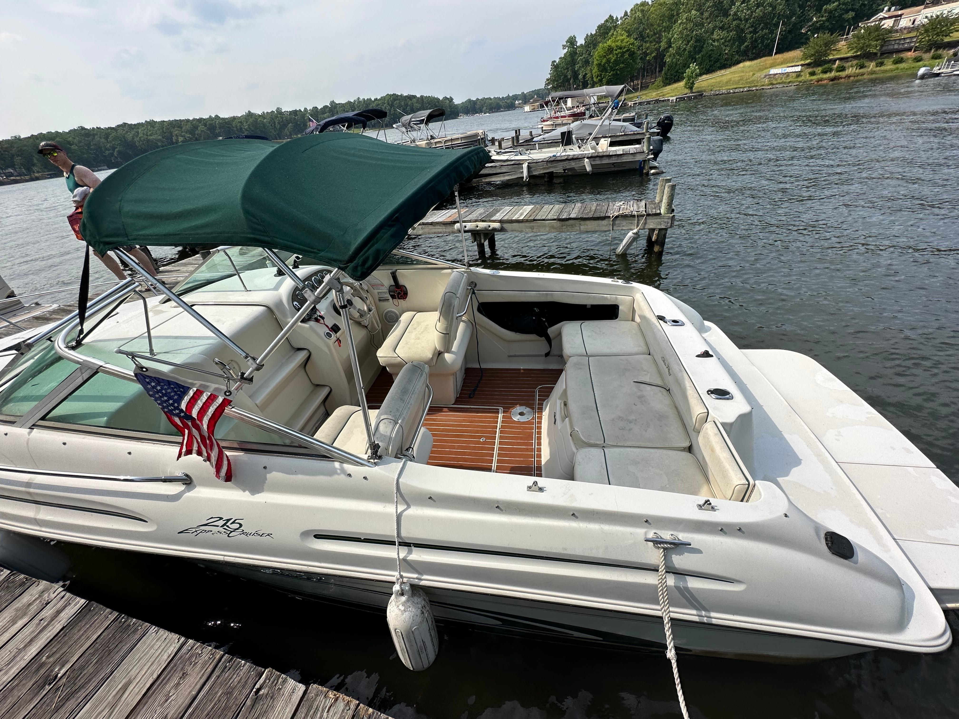 2000 Sea Ray 215 Express Cruiser
