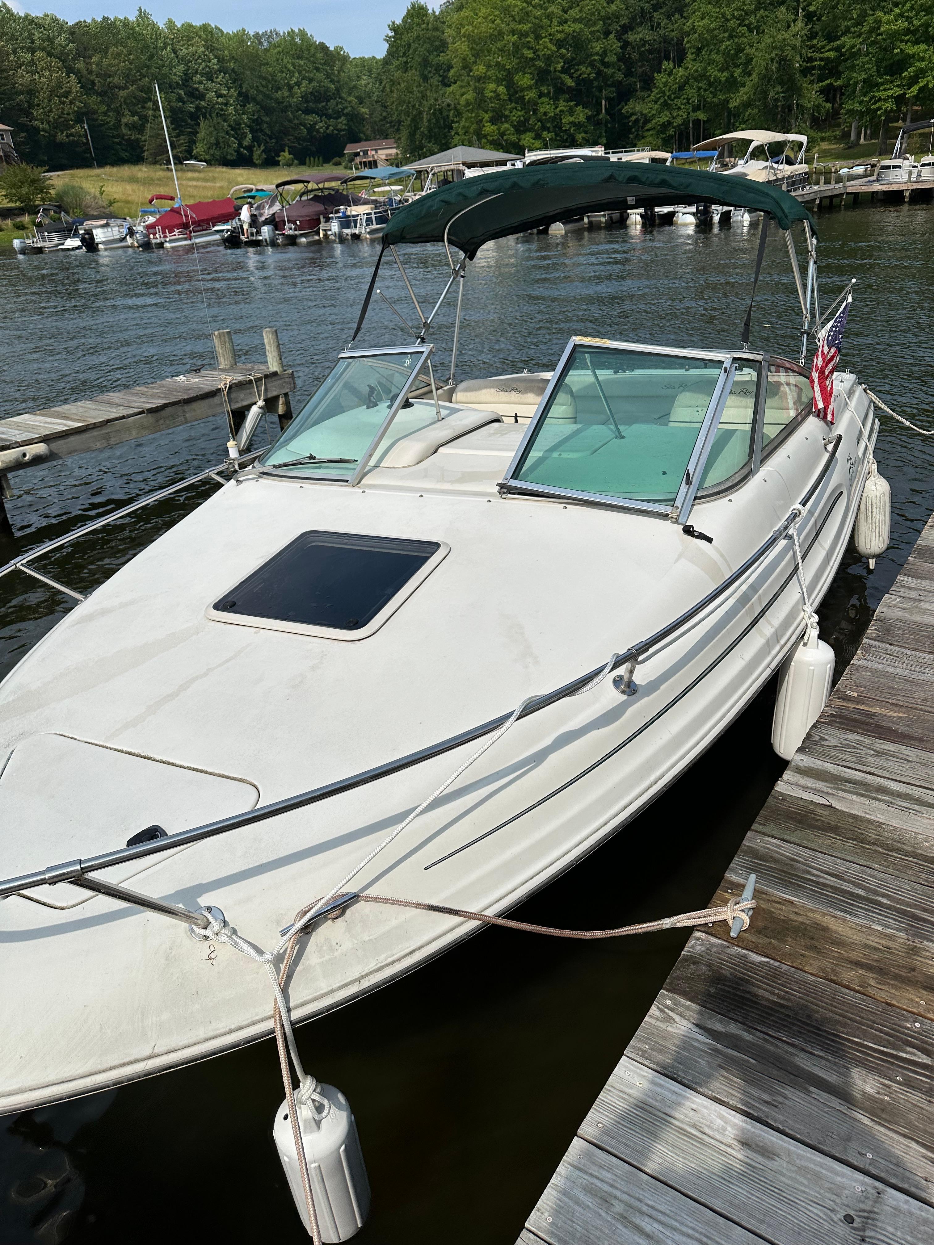 2000 Sea Ray 215 Express Cruiser