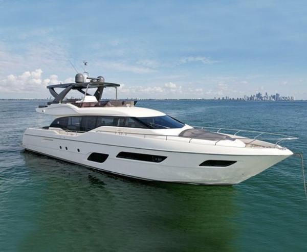2017 Ferretti Yachts 700