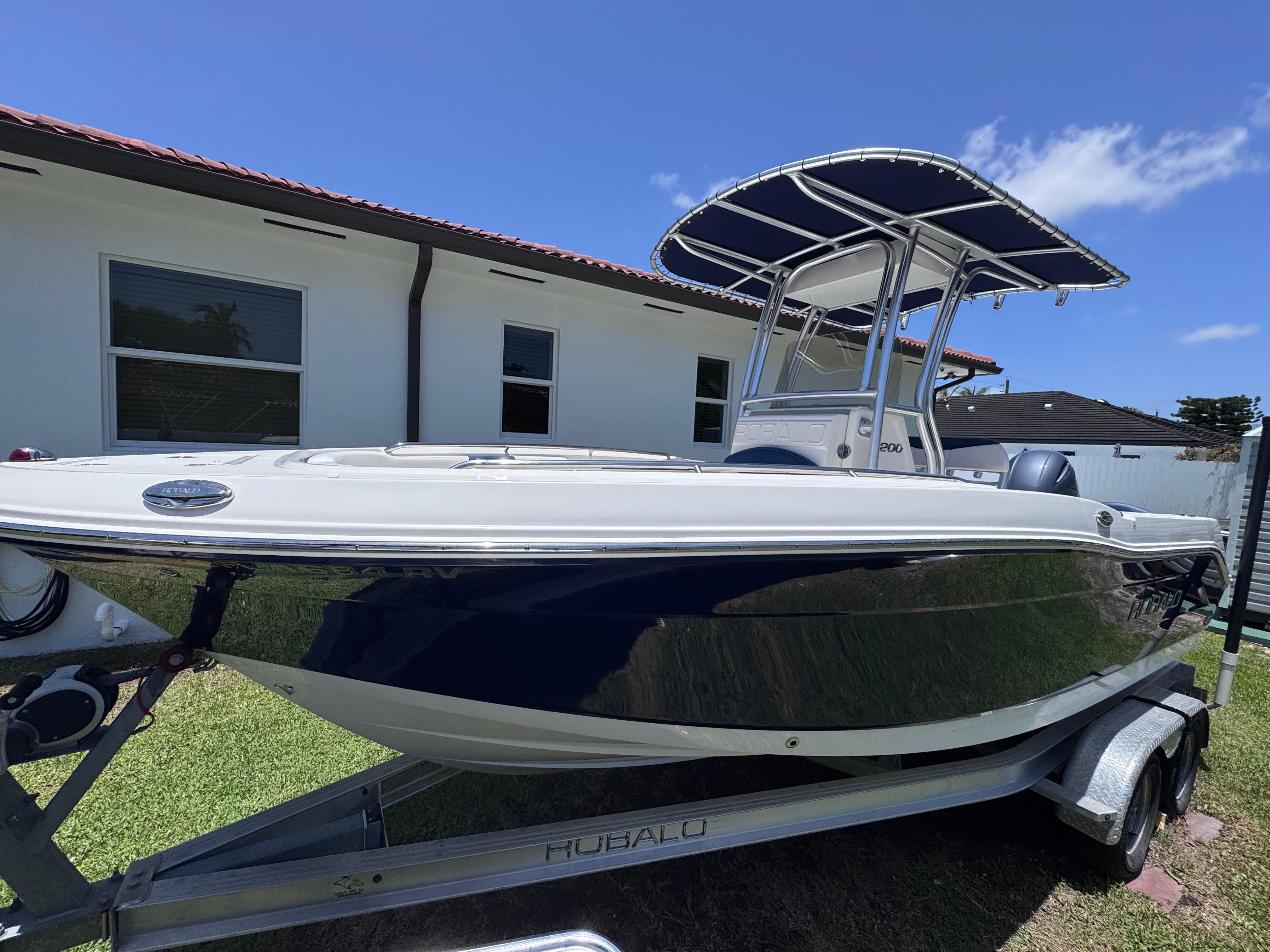 2018 Robalo R 200 Center Console