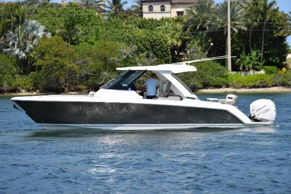 2023 Tiara Yachts 34 LS