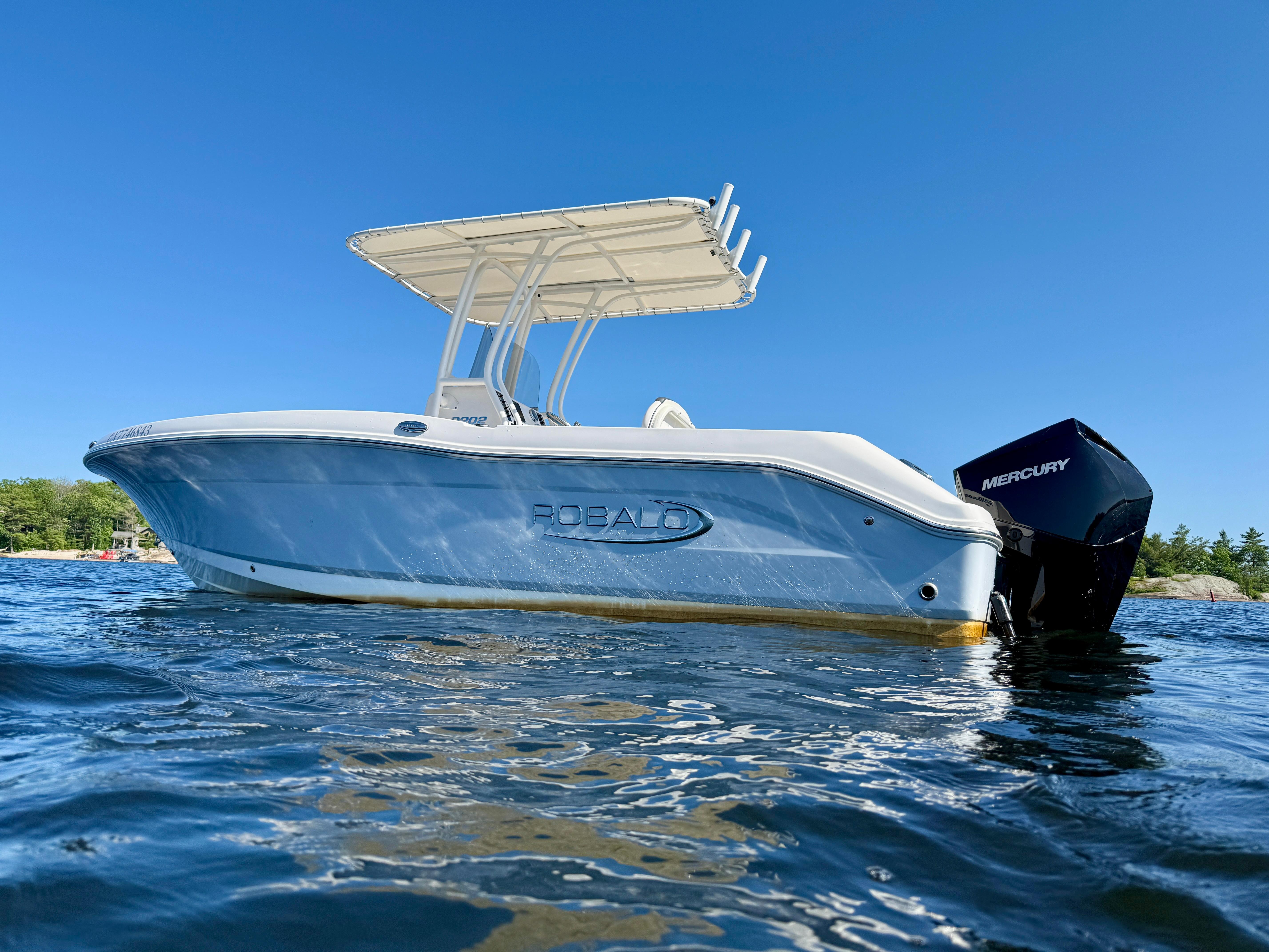 2021 Robalo R202 Explorer
