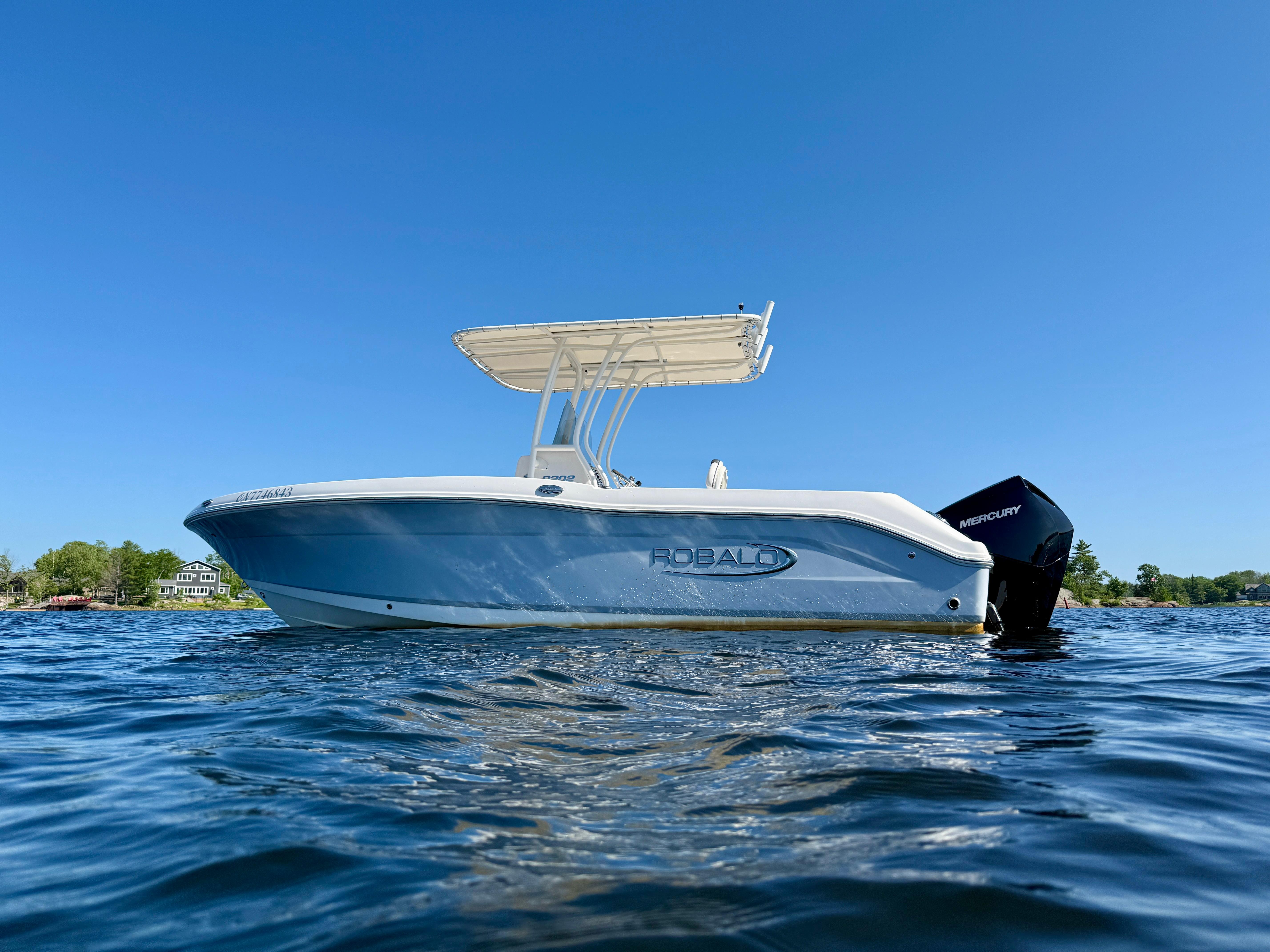 2021 Robalo R202 Explorer