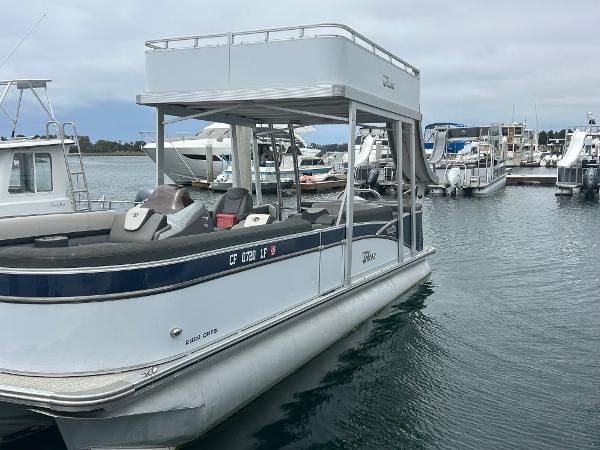 Tahoe Pontoon Cascade Funship 2022 Tahoe Pontoon Cascade Funship with slide, docked in a marina.