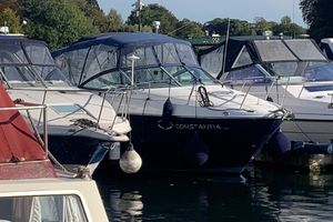 Maxum 2600 SE 2006 Maxum 2600 SE boat docked among other vessels in a marina setting.