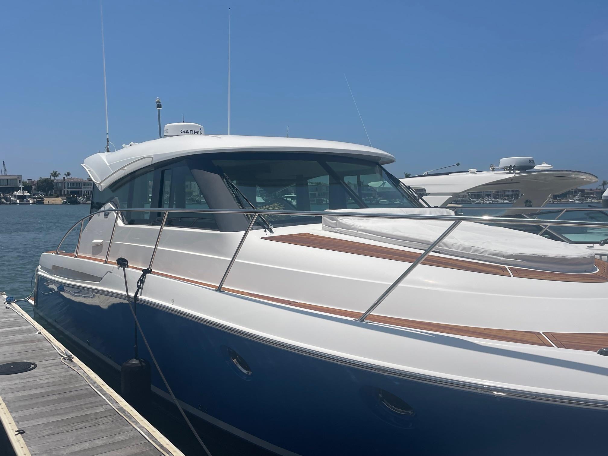 2020 Tiara Yachts 39 Coupe