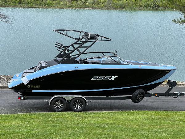 2025 Yamaha Boats 255XD