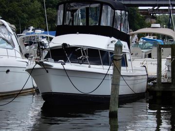 1987 Carver 28 Mariner / Voyager