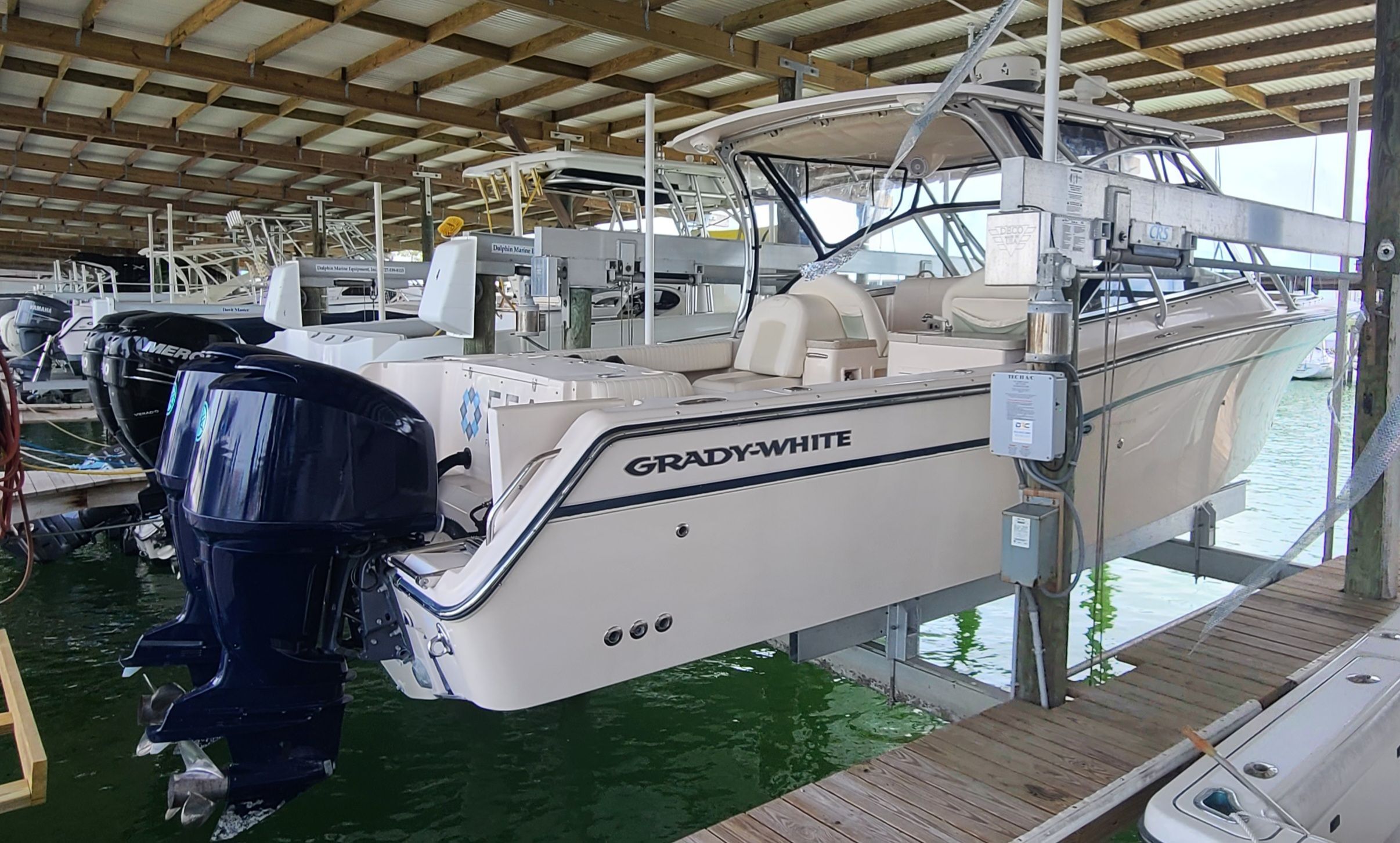2010 Grady-White Freedom 307