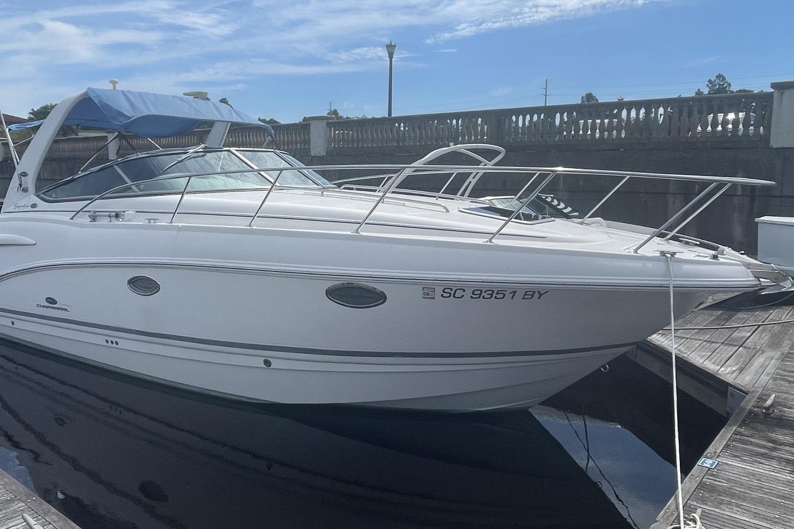 Chaparral 290 Signature 2005 Chaparral 290 Signature boat docked, featuring sleek design and white exterior.