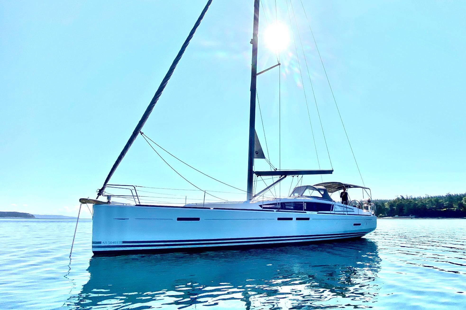 2014 Jeanneau 44 Deck Salon