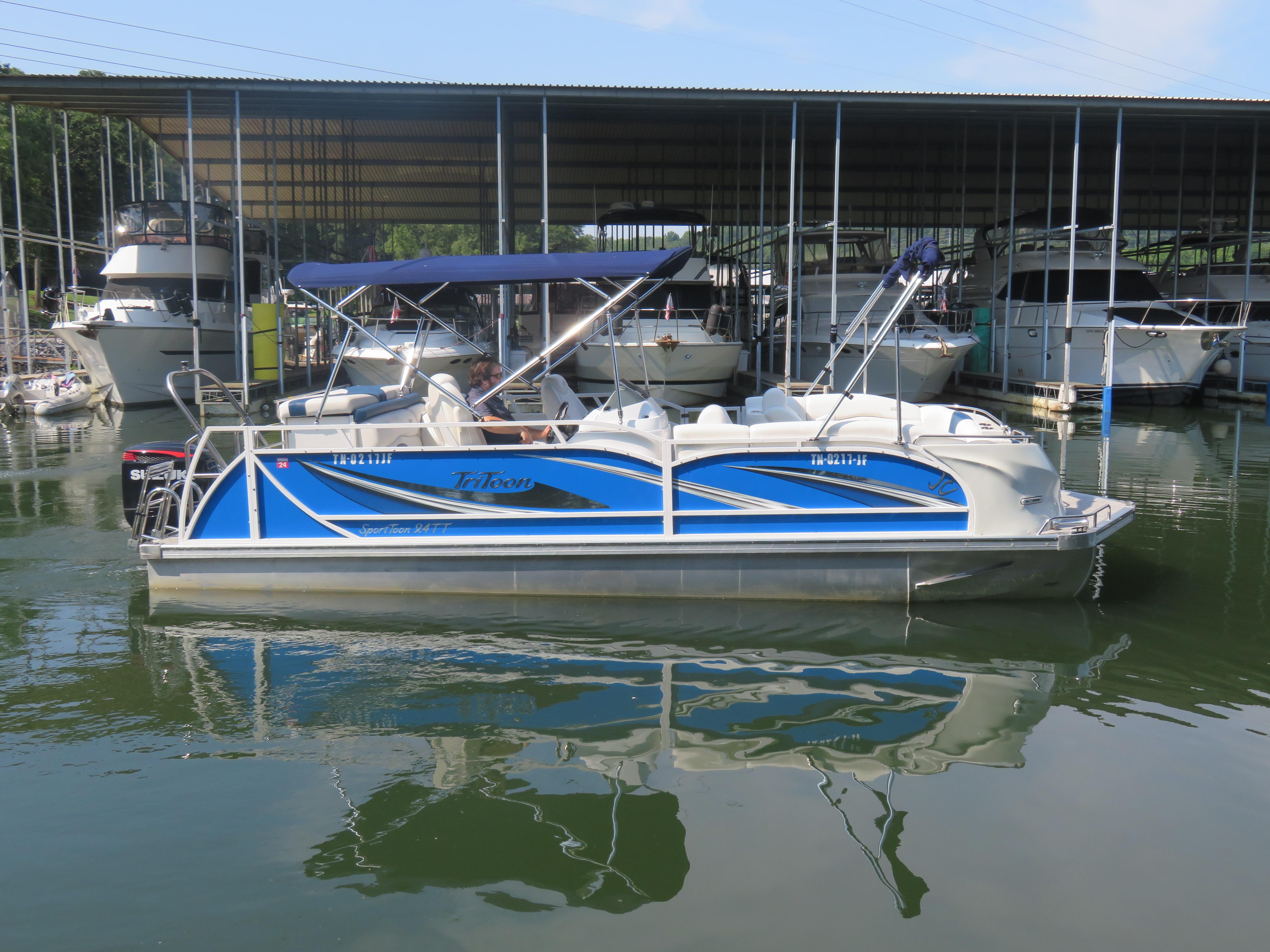 JC SportToon 24 TT CS 2021 JC SportToon 24 TT CS pontoon boat docked in marina.