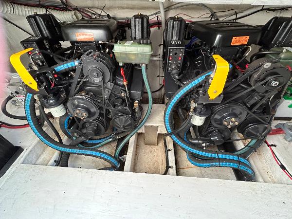 1999 Cruisers Yachts 2870 Rogue