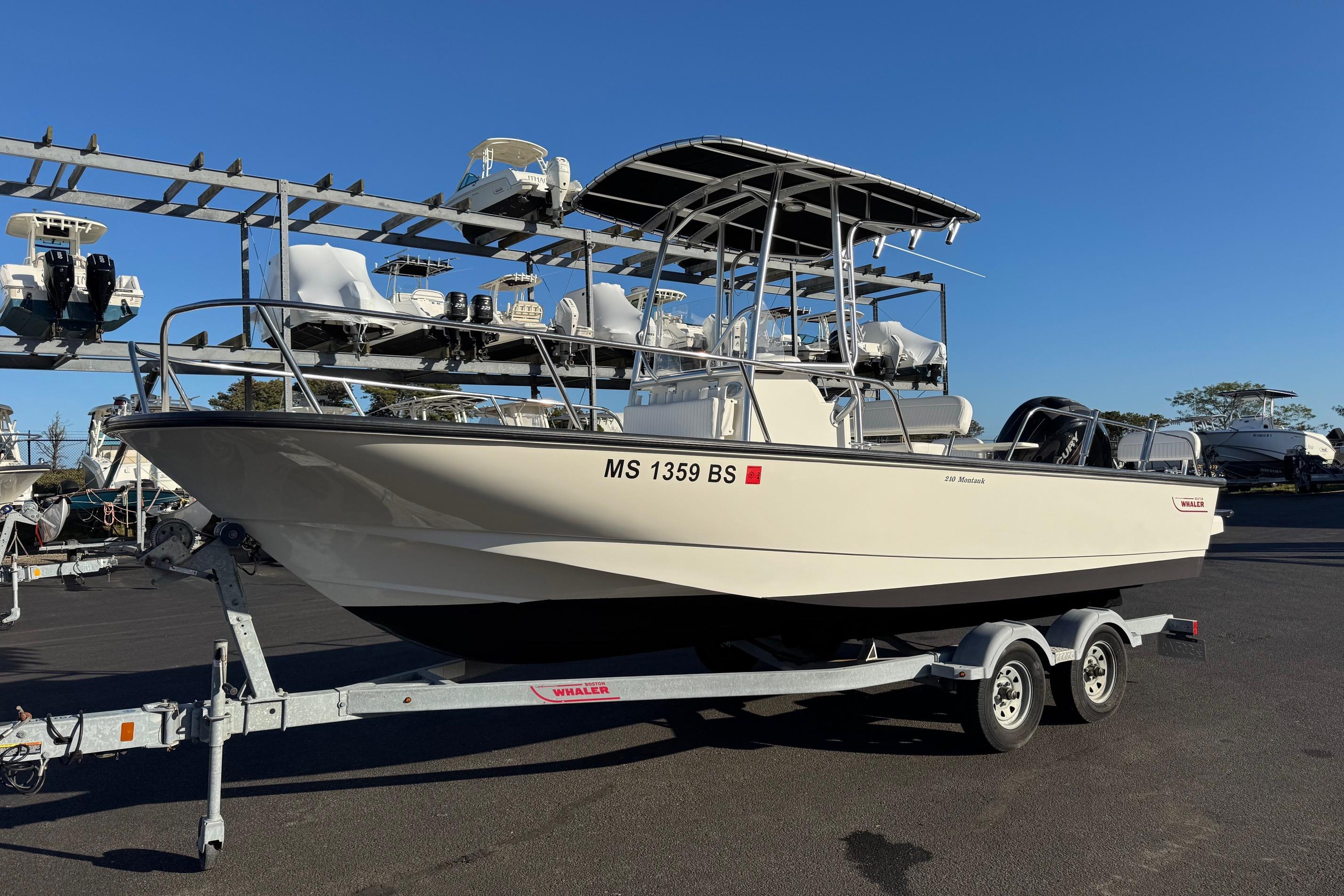 2017 Boston Whaler 210 Montauk