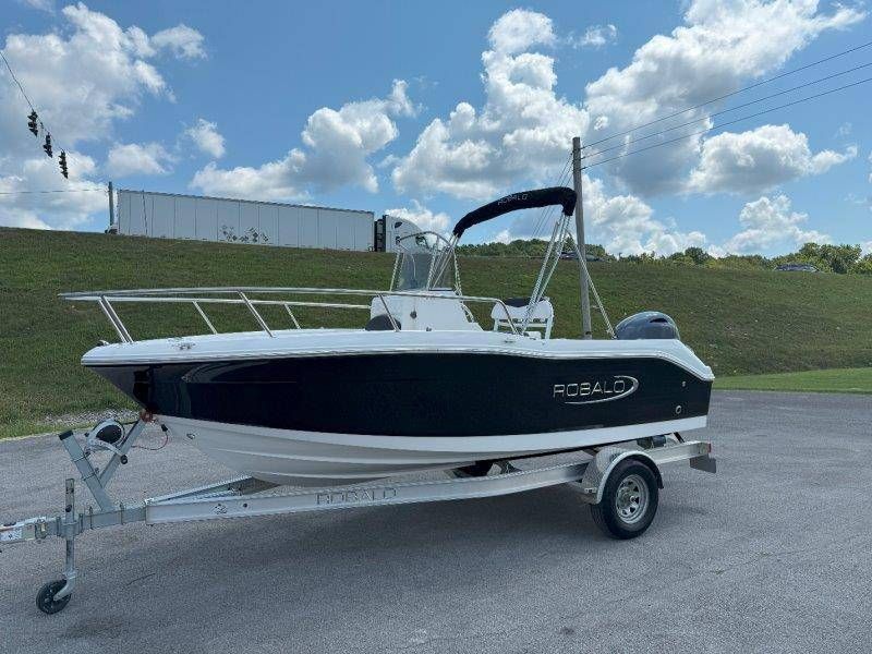 2019 Robalo R180