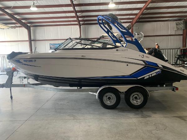 Yamaha Boats 212X 2019 Yamaha Boats 212X on trailer in warehouse setting.
