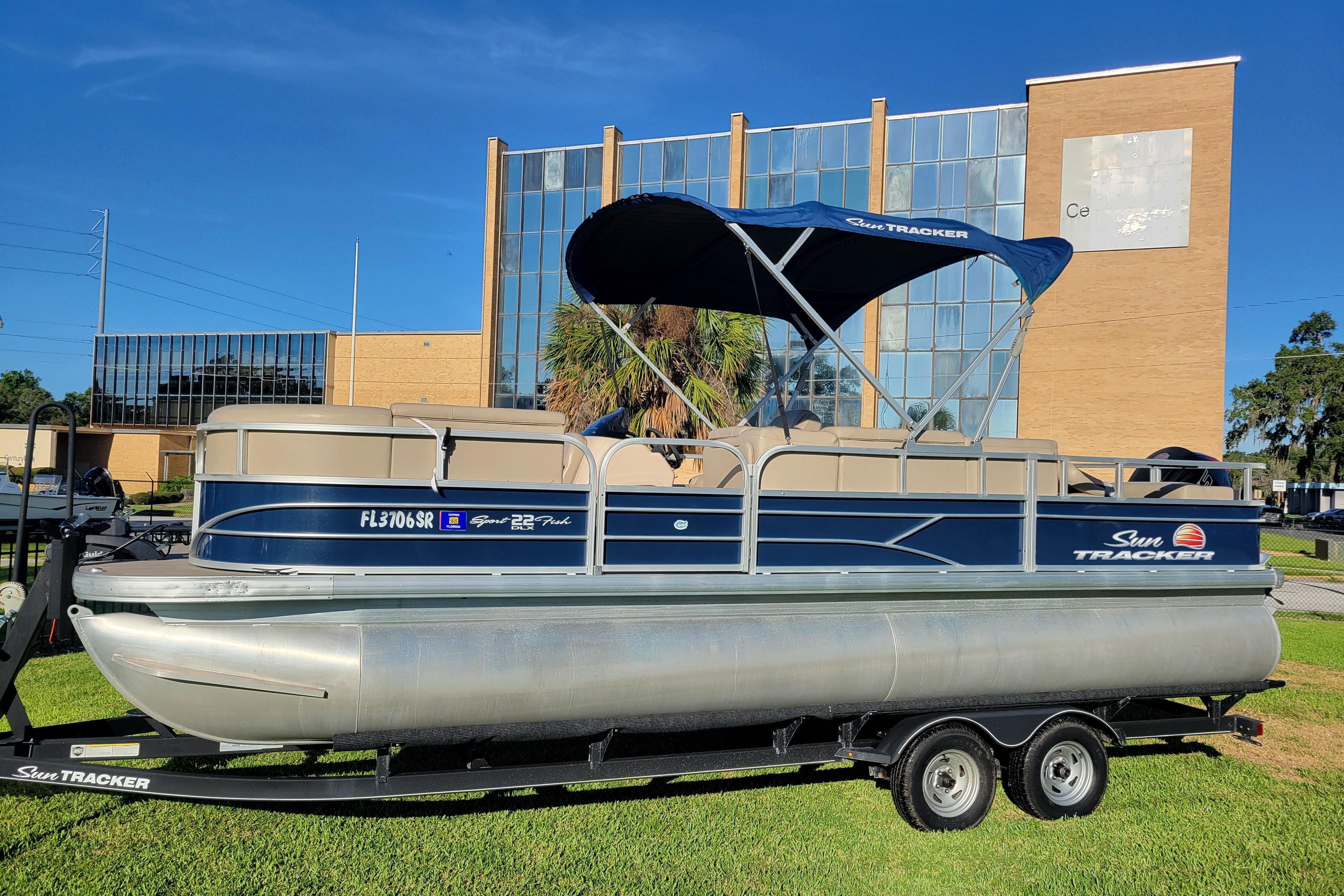 2019 Sun Tracker SportFish 22 DLX